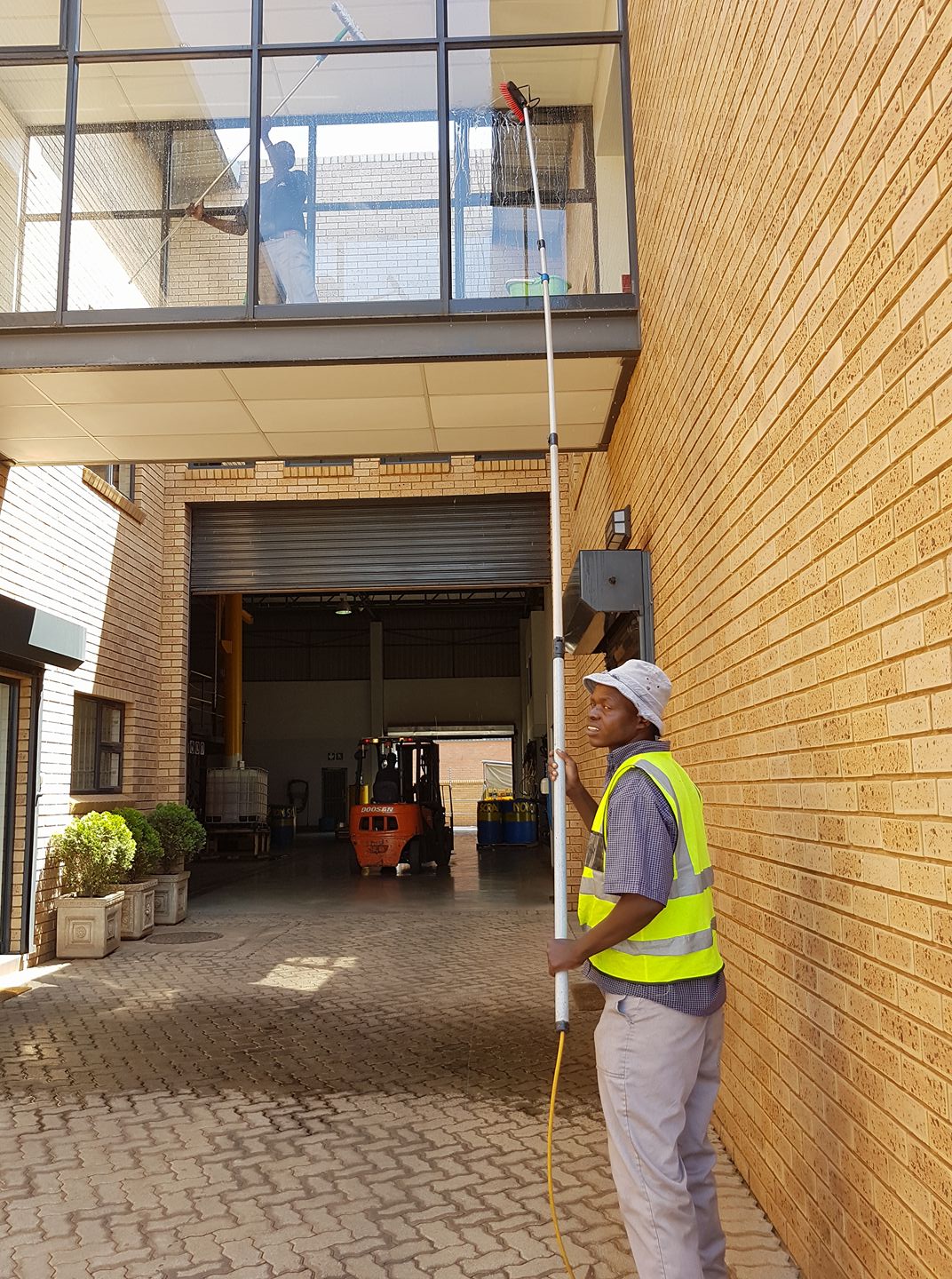 Commercial High Window Cleaning